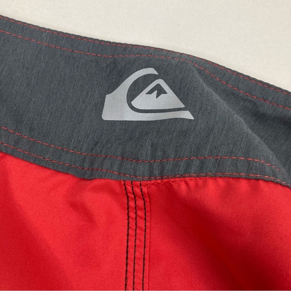 Quicksilver Men's Red Board Shorts Swim Trunks Size 38 - Picture 9 of 13